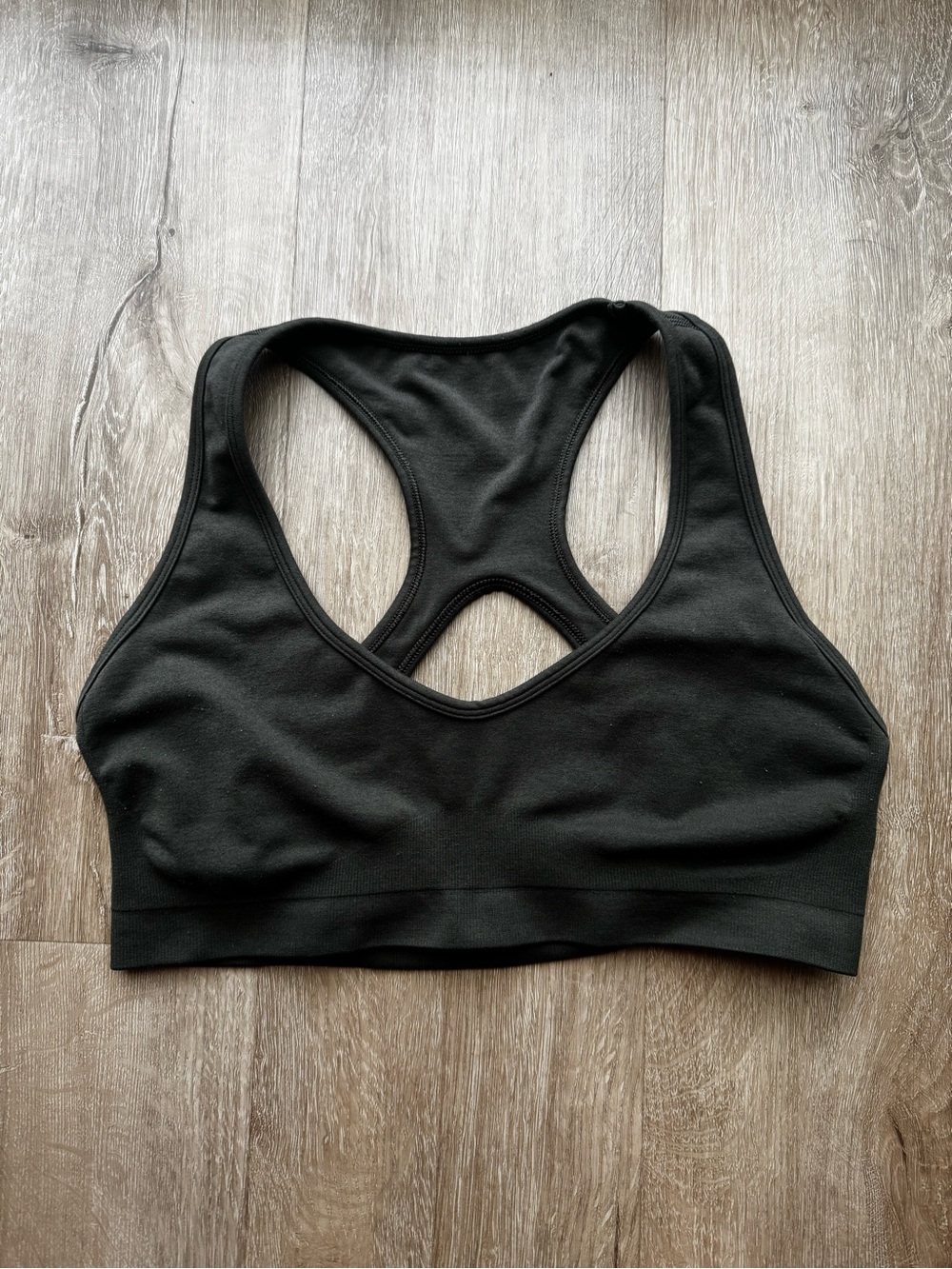 Alphalete Amplify Sports Bra with Keyhole Back in Olive Green